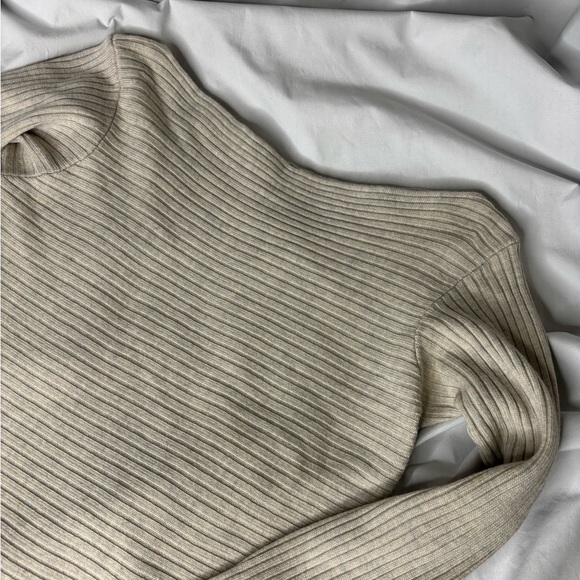 Aritzia Babaton Luc Sweater - Picture 2 of 6